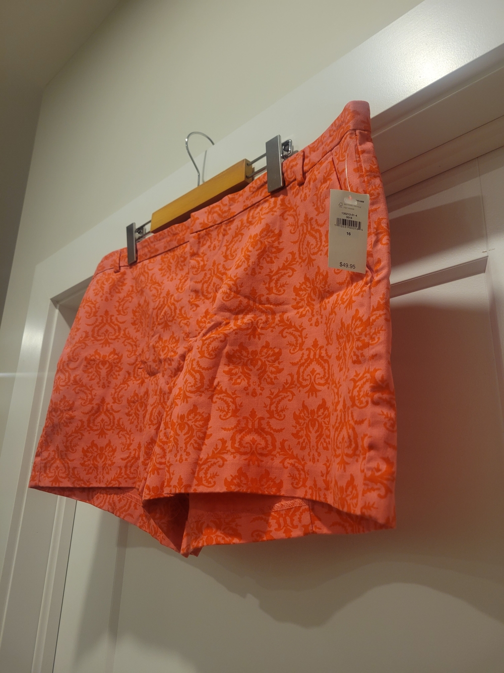 GAP Women's Coral Damask Pattern Shorts - Picture 2 of 6